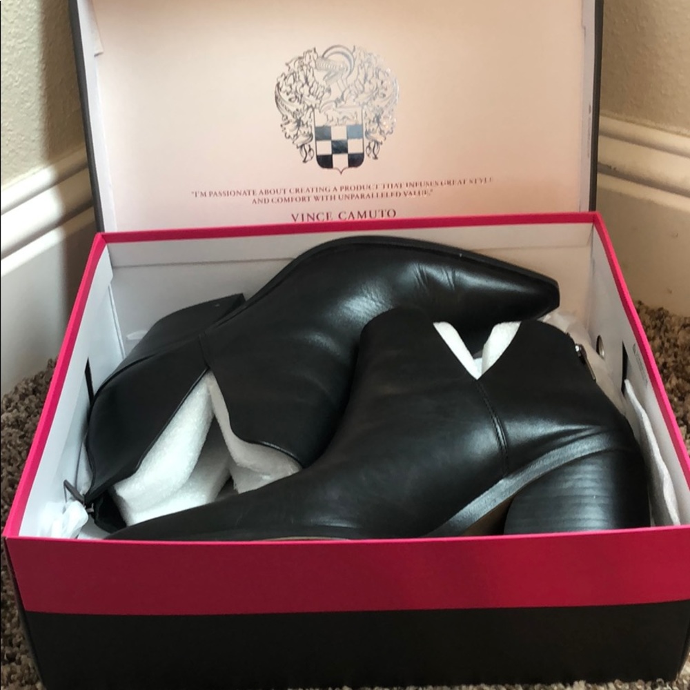 Vince Camuto Womens 11 Black bootie NWOT